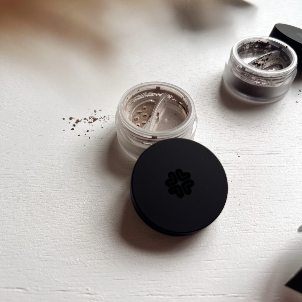 Lily Lolo Mineral Eye Shadow Review Verpakking Minerale oogschaduw