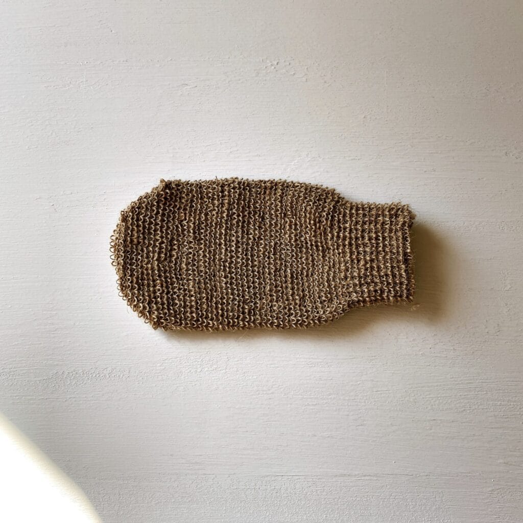 Kruidvat's Jute scrub washcloth • A mild but effective scrub